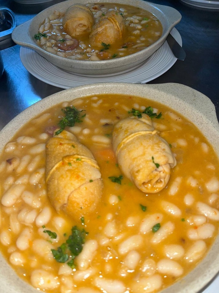 Sopa da Pedra e Pratos Regionais